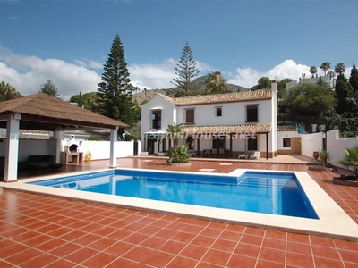 Villa en venta en Benalmádena