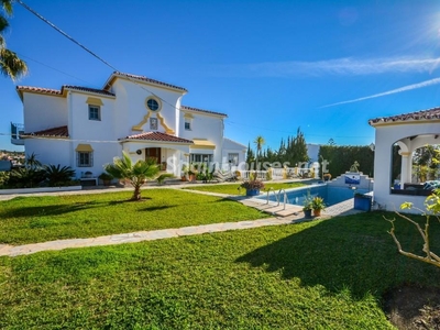 Villa en venta en Los Llanos, Estepona