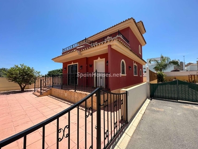 Villa independiente en venta en La Regia, Orihuela