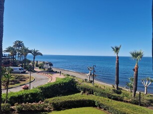 Apartamento en venta en New Golden Mile, Estepona, Málaga