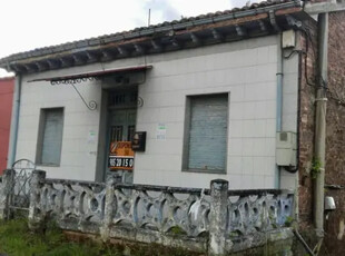 Casa unifamiliar en venta en Calle Teyeres, Número 14 en Sama por 18,000 €