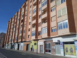 Piso en venta en Calle de los Ingenieros Pino y Amorena, 17 en Centro por 135,000 €