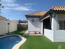 Alquiler de casa con piscina en Montequinto (Dos Hermanas), Montequinto