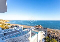Ático lujoso ático de obra nueva de 2 dormitorios con 142 m² de terraza en venta en primera línea de playa, en la costa del sol en Fuengirola