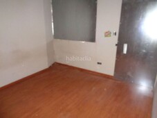 Casa con finca en venta en carrefour, 4 dormitorios. en Reus