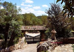 Chalet casa- chalet en venta en parque natural de foix, con 210 m2 + 1.500 m2 de jardin, piscina, barbacoa en Castellet i la Gornal