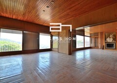 Chalet casa en venta de 610 m2, 8 habitaciones y 5 baños, piscina, 4 plazas de garaje, calefacción de caldera individual a gas ciudad. en Sant Andreu de Llavaneres