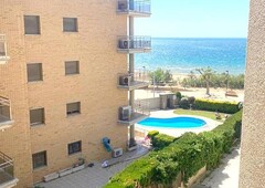 Fabulous studio located on the beachfront in Roses with sea views.