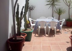 Casa grande con amplio patio