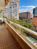 Piso amueblado con ascensor, piscina, calefacción y aire acondicionado en Barcelona