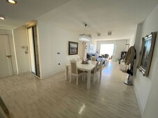 Piso con 2 habitaciones amueblado con ascensor, parking, aire acondicionado y vistas al mar en Fuengirola