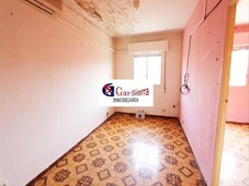 Piso en calle de emilia ballester 44 piso con 3 habitaciones con calefacción en Madrid