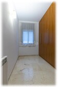 Planta baja con 4 habitaciones con ascensor, parking, calefacción y aire acondicionado en Hospitalet de Llobregat (L´)