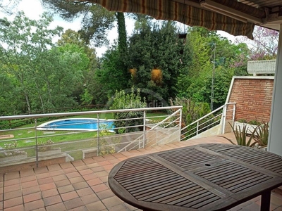 Alquiler casa luminosa y espaciosa, terrazas y piscina, en can camp en Ametlla del Vallès (L´)