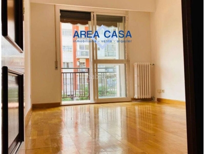 Alquiler piso con 3 habitaciones en Almenara-Ventilla Madrid