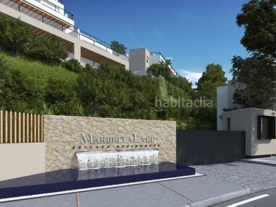 Ático con 3 habitaciones con ascensor, parking y aire acondicionado en Marbella