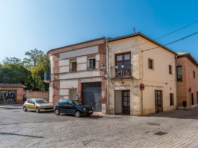 Casa adosada con 12 habitaciones con parking y aire acondicionado en Alcalá de Henares