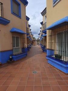 Casa adosada con 2 habitaciones amueblada con parking y vistas al mar en Manilva