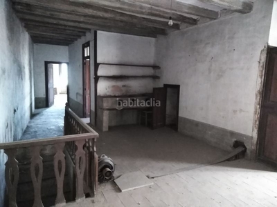 Casa adosada en plaça major 23 casa en venda para restaurar en Avinyó
