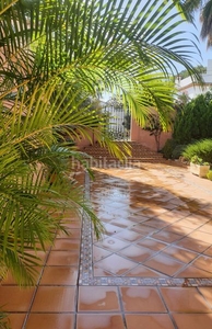 Casa con 4 habitaciones con parking, piscina, aire acondicionado, jardín y vistas al mar en Estepona