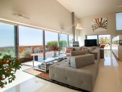Casa con 6 habitaciones amueblada con parking, piscina, calefacción, aire acondicionado y vistas al mar en Barcelona
