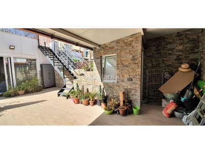 Casa La Cogullada preciosa casa con fantastico gagaje y terraza en Terrassa