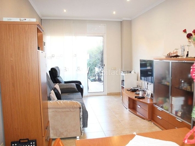 Casa pareada con 4 habitaciones con parking, calefacción y aire acondicionado en Girona