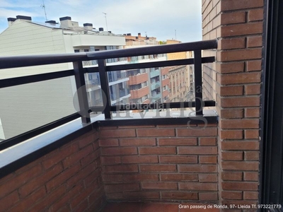 Dúplex con 3 habitaciones con ascensor, calefacción y aire acondicionado en Lleida