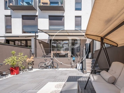Dúplex piso dúplex en venta con parking en sagrada familia en Barcelona