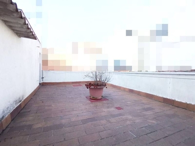 Piso en venta en zona cerdanyola sur terraza de unos 70m2, 3 dormitorios, baño, balcón en Mataró