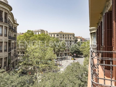 Piso estupendo piso familiar en finca regia en eixample en Barcelona