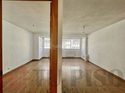 Piso muy luminoso de 3 dormitorios, salón con terraza acristalada incorporada y patio de 21,70m² en Madrid