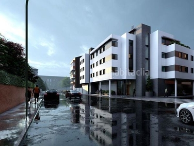 Piso planta baja de 3 habitaciones con terraza de 35 m2 y piscina comunitària en Igualada