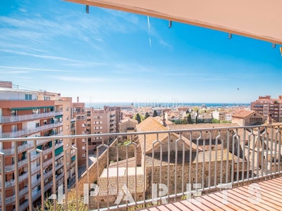 Piso sensacional piso de 3 habitaciones con vistas al mar en Mataró