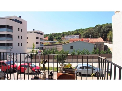 Venta Piso Sant Andreu de Llavaneres. Piso de tres habitaciones en Calle Joaquim Matas. Buen estado primera planta con terraza
