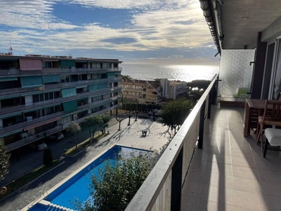 Venta Piso Sant Andreu de Llavaneres. Piso de tres habitaciones en Calle Sant Pere. Buen estado quinta planta con terraza
