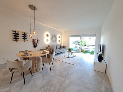 Piso en venta en Atalaya-Isdabe, Estepona, Málaga