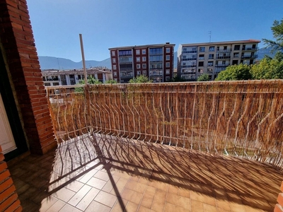 Piso en venta en Valle de Mena de 3 habitaciones con terraza y balcón