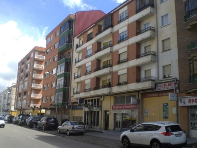 Venta de piso en calle Santiago de 4 habitaciones con terraza y balcón