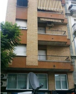 Venta de piso en Villanueva de la Serena de 5 habitaciones con terraza y balcón
