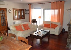 Chalet con 4 habitaciones amueblado con parking, piscina, calefacción, aire acondicionado y vistas al mar en Arenys de Munt