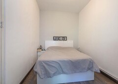 Piso oportunidad de 2 habitaciones en calle diputación en Barcelona
