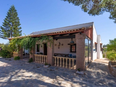 Alquiler Casa adosada Alhaurín El Grande. Plaza de aparcamiento con terraza 230 m²