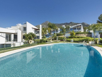 Alquiler Casa adosada en meisho hills Marbella. Buen estado plaza de aparcamiento 300 m²