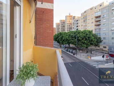 Alquiler Piso Almería. Piso de tres habitaciones Segunda planta con terraza