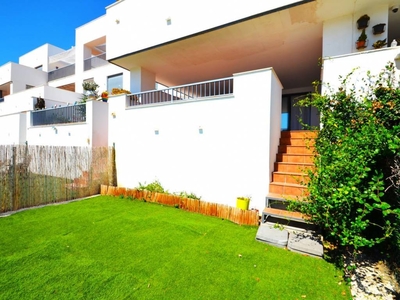 Alquiler Piso Casares. Piso de dos habitaciones en Calle Oliva. Buen estado planta baja con terraza