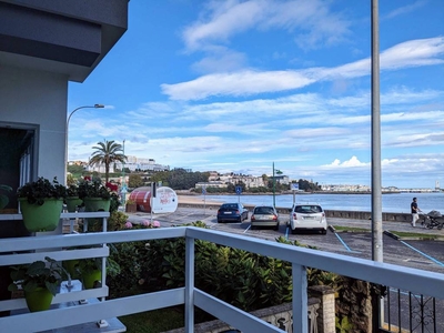 Alquiler Piso Oleiros. Piso de dos habitaciones en Avenida Américas 47. Muy buen estado primera planta plaza de aparcamiento con terraza calefacción individual