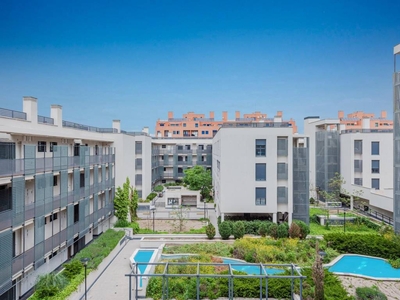 Alquiler Piso Torrejón de Ardoz. Piso de tres habitaciones en Calle Maria De ZayaSan 2. Buen estado primera planta con terraza