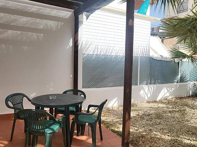 Casa Baja naturista con palmeras y patio!