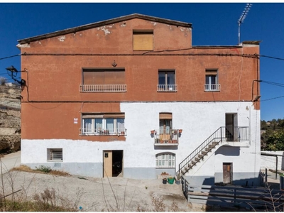 Venta Casa plurifamiliar en Carrer de Cal Teixidor 5 Castellgalí. A reformar plaza de aparcamiento con terraza 330 m²